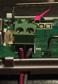 Terminal connection in Ecolink door sensor